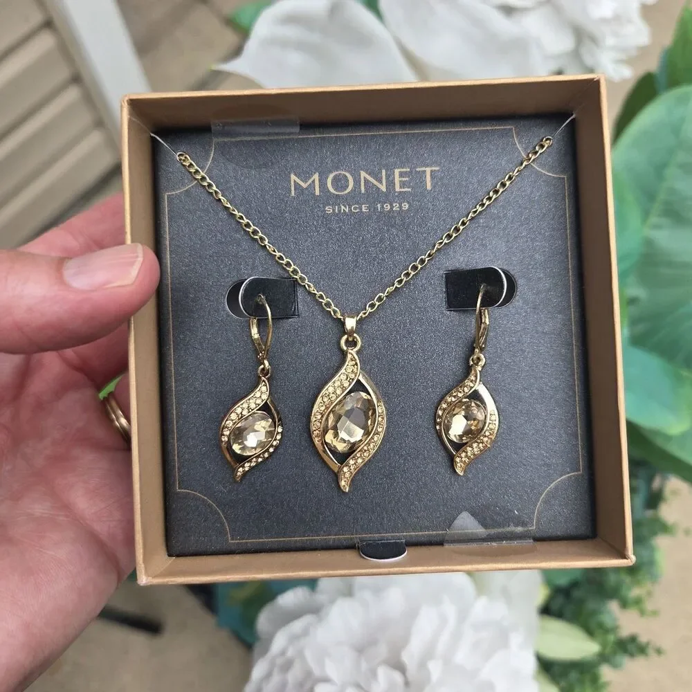 MONET Gold Tone Amber Crystal Teardrop Pendant Necklace Leverback Earrings...